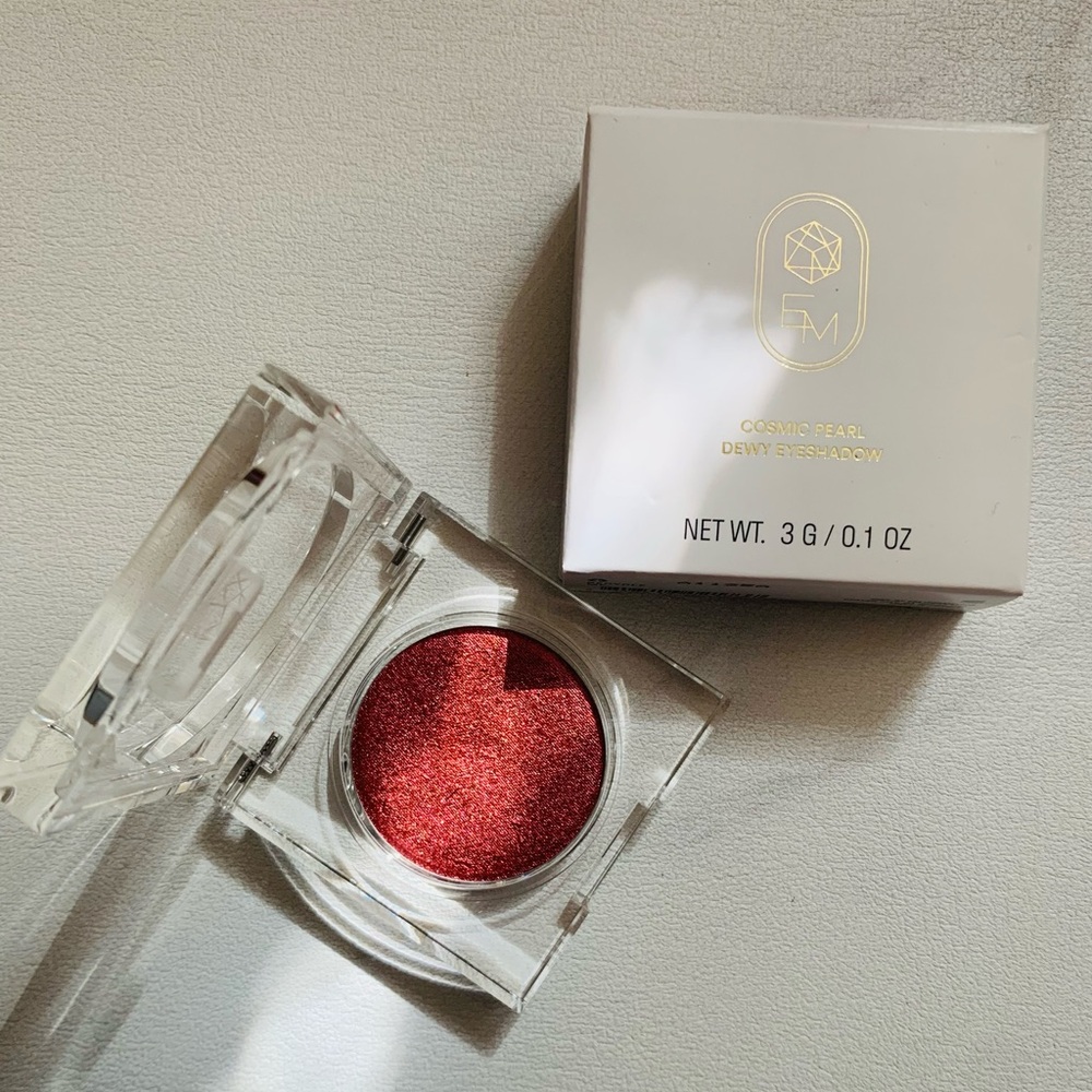 ✨NIB EM Cosmetics Cosmic Pearl Dewy Eyeshadow- Scorpius (Chinese New Year)